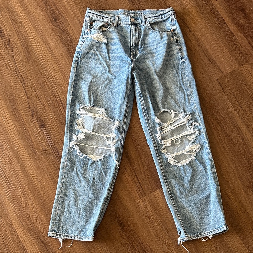 American Eagle Outfitters Light Blue Distressed Boyfriend Jeans